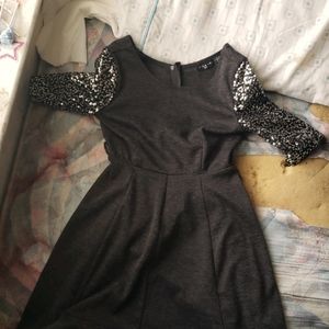 A  dress for a ⁶ or 7 yrold